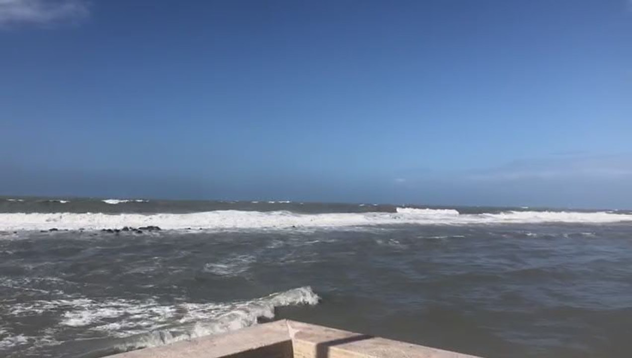 Maltempo Roma Oggi Mareggiate A Ostia Divelta Statua Nettuno Video 