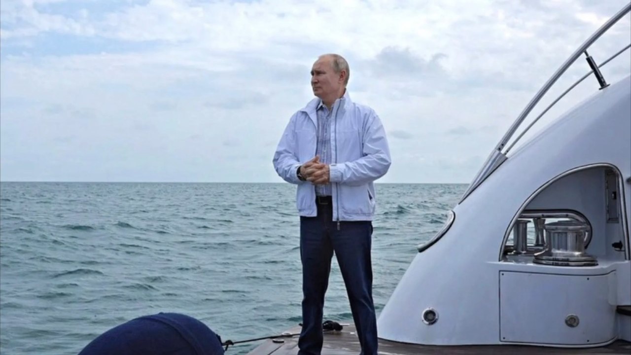 Putin ließ mega-jacht kurz vor kriegsbeginn aus hamburg auslaufen