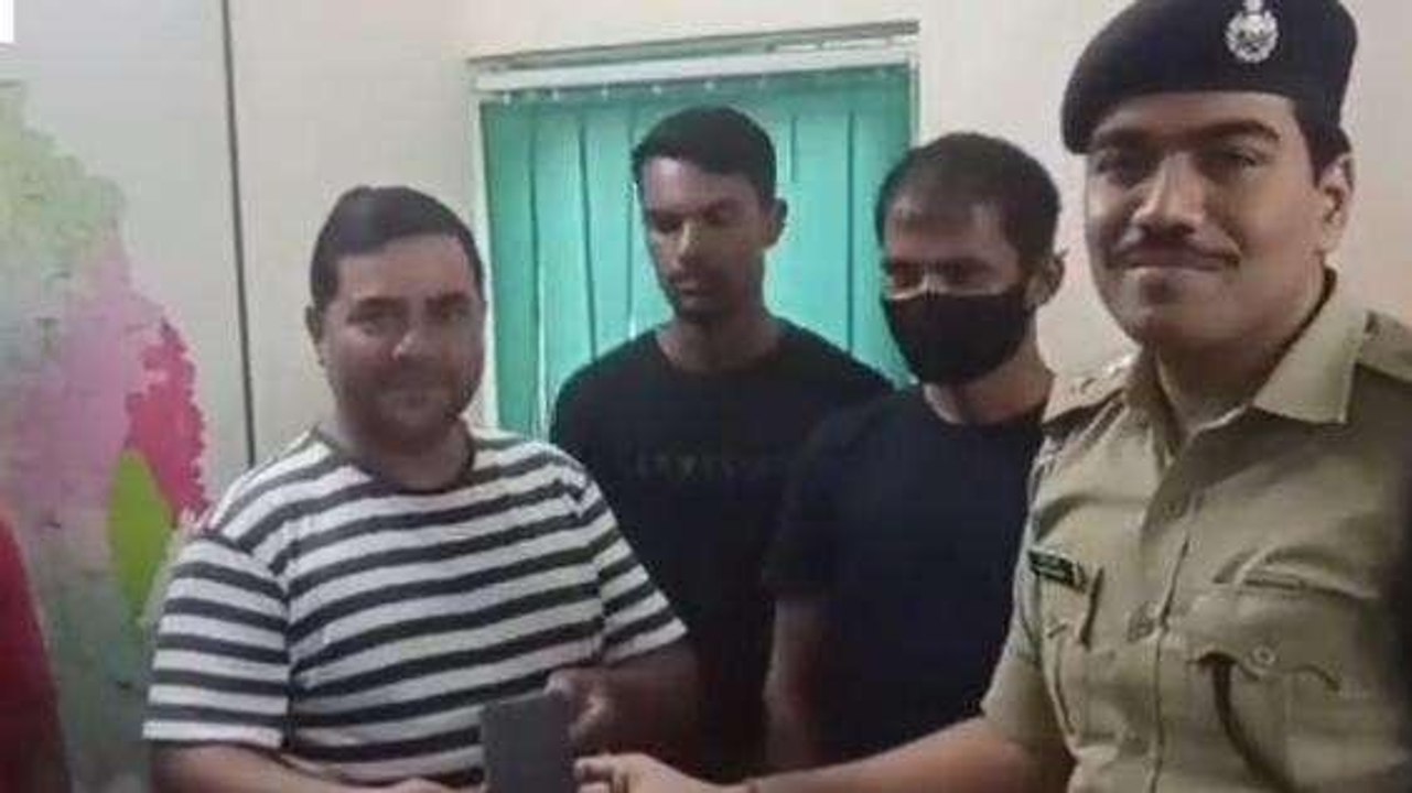 दरभंगा: ऑपरेशन मुस्कान के तहत एसपी ने चोरी और खोए 56 मोबाइल को धारकों को सौंपा