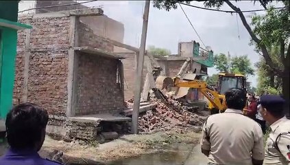 पत्रिका ब्रेकिंग : खेड़ी मंडल खां में चला बुलडोजर, चार आरोपियों के मकान जमीदोज किए