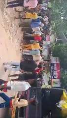 prayagraj murder case: खीरी थाने पर लाठी डंडों से लैस ग्रामीणों का कब्जा, देखें वीडियो