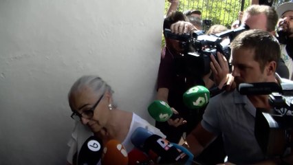 Una vecina de Motril se encuentra la iglesia Divina Pastora cerrada