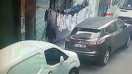 Le moment de l'attaque armée à Beyoğlu a été reflété sur la caméra de sécurité