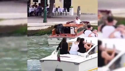 Il a donné volontairement un coup franc ! Kanye West a baissé son pantalon en montant sur le bateau en public