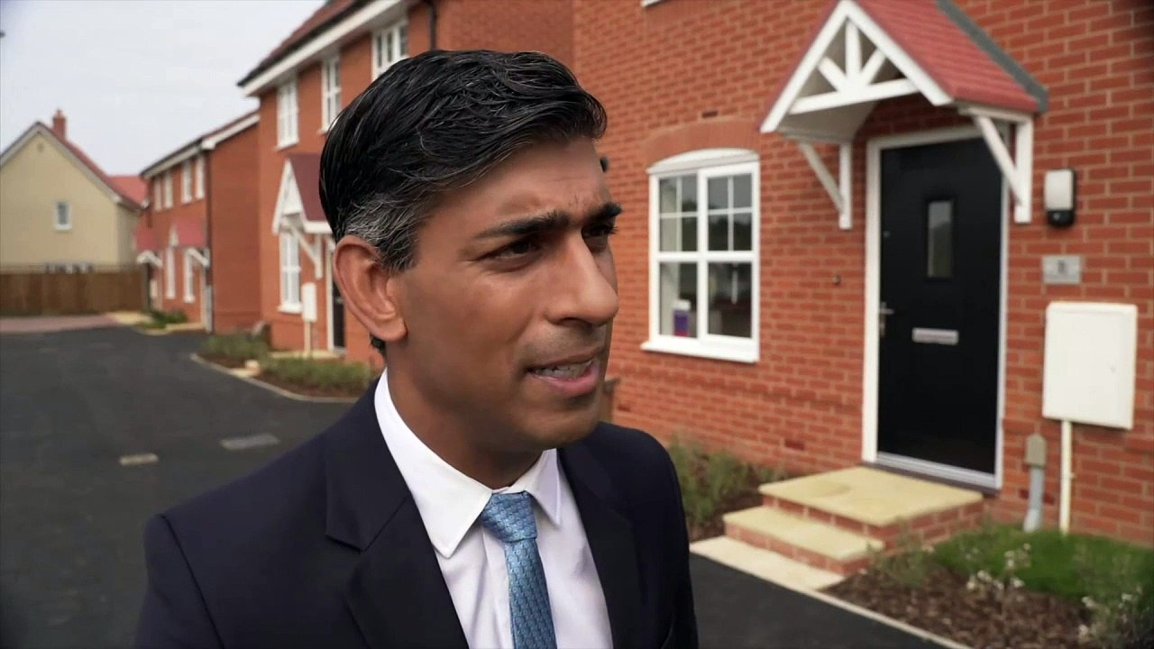 PM: Disruption to continue after air traffic control fail