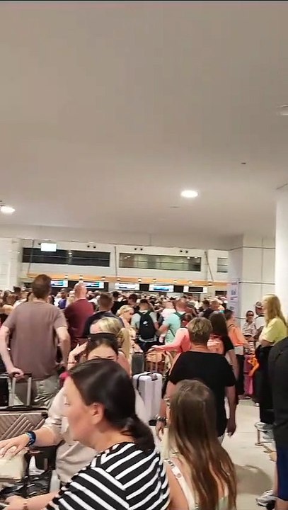Chaos at Turkey airport after flights cancelled