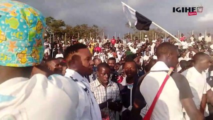 Mumutegere, muyihe Reagan na Migi __ Abafana ba APR FC bagize umujinya basabira umutoza kwirukanwa