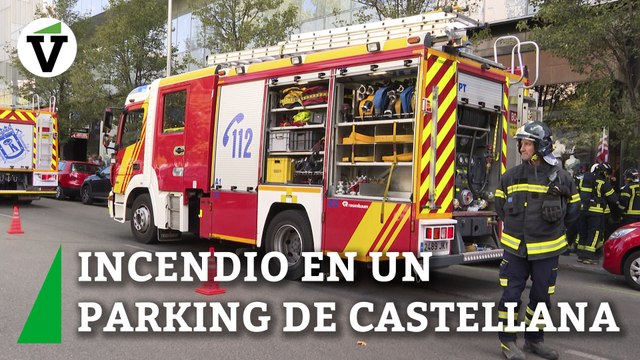 Desalojan un centro comercial en la Castellana (Madrid) al incendiarse un coche híbrido