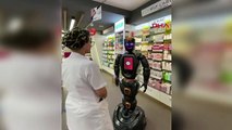 Yapay Zeka Robotu Eczanede İşbaşı Yaptı