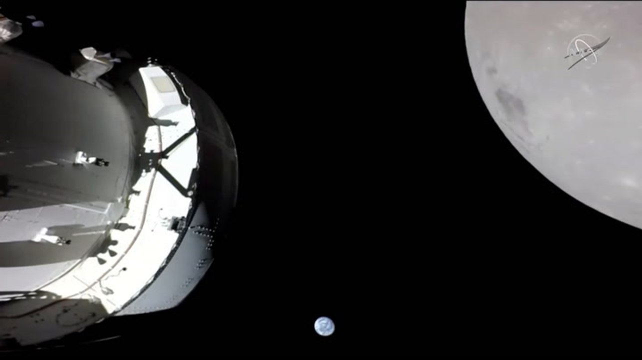 Watch NASA's Artemis 1 Spacecraft, Moon and Ear...