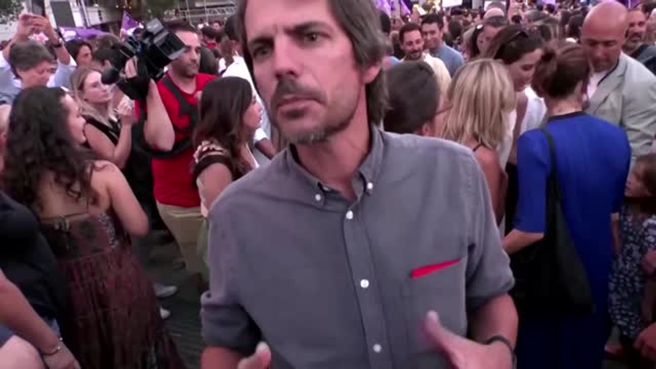 'Ekelhaft' - Feministinnen protestieren gegen Rubiales