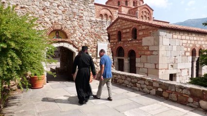 Ηγούμενος Μονής Οσίου Λουκά: "Προσπαθούμε να μαζέψουμε τα κομμάτια μας"