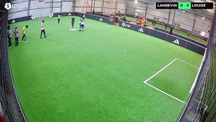 Aurélien 29/08 à 15:14 - Football Terrain 4 (LeFive Champigny)