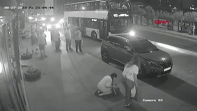 İETT şoförüyle tartışan sürücünün otobüsün içine biber gazı sıktığı anlar ortaya çıktı!