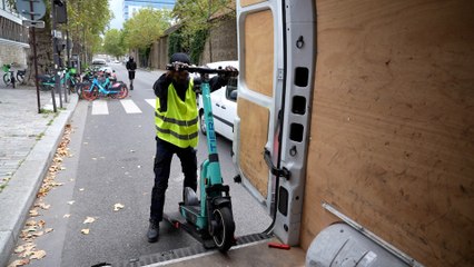 Download Video: Fin des trottinettes à Paris : le « pincement au cœur » des opérateurs lors du retrait des véhicules