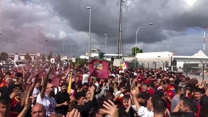 Rome - Les fans accueillent Lukaku à l’aéroport