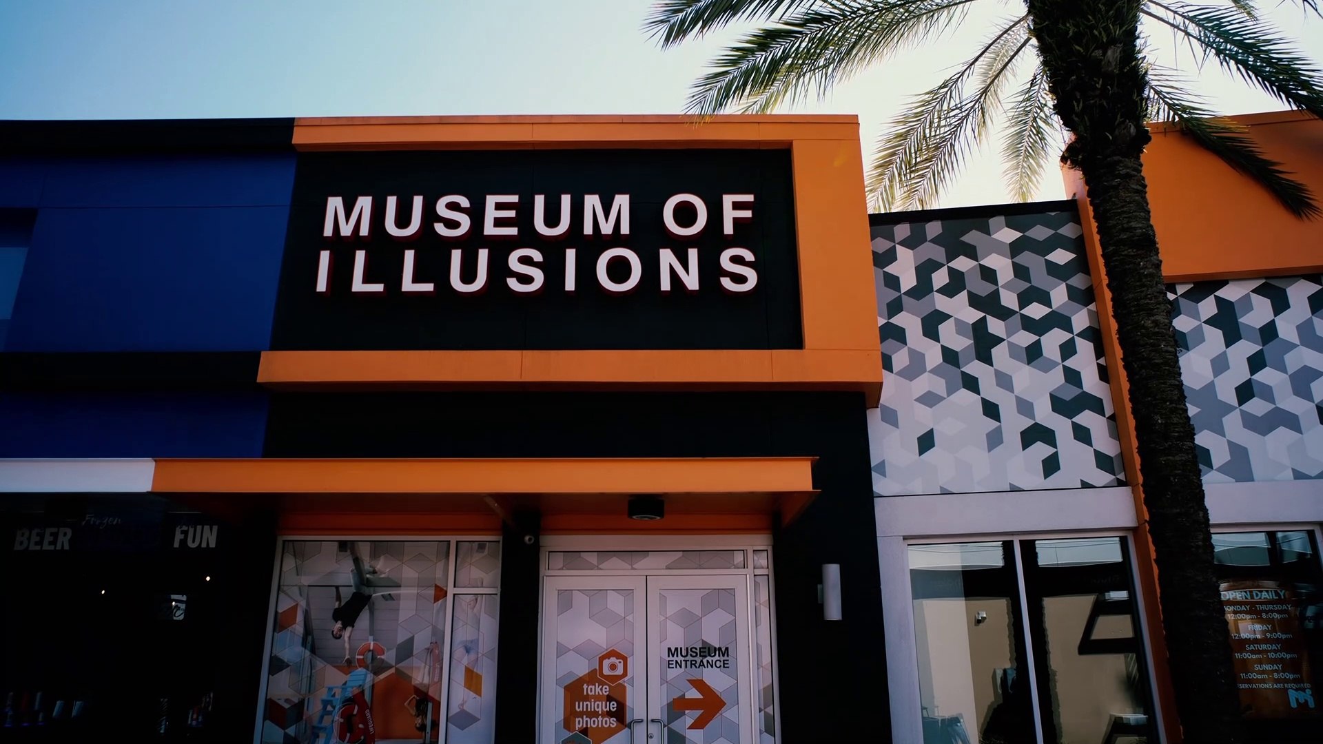 ⁣Exploring The Museum of Illusions in Orlando, Florida!   4k Travel VLOG & Review