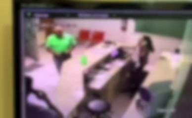 Vídeo: Idoso recusa deixar cão em clínica e agride funcionários
