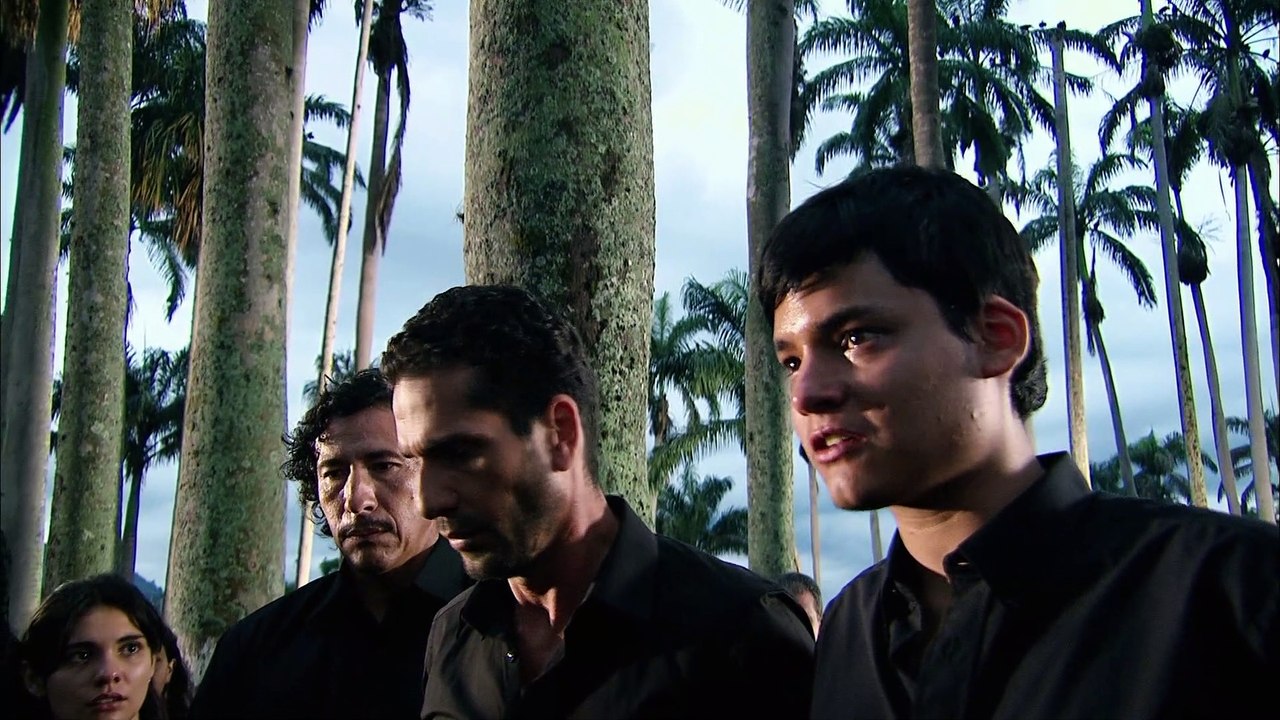TRES CAÍNES - TRAILER