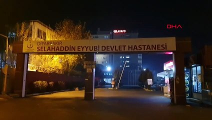 ASSIS À LA MAISON, LE SULTAN EST STRICTEMENT BLESSÉ PAR FRAPPÉ À LA TÊTE PAR UNE BALLE DE MAGANDA