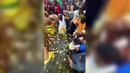 Des images qui ne ressemblent pas à l'Inde viennent de Paris ! Un rituel intéressant des hindous au milieu de la rue a été filmé