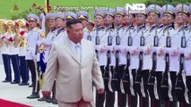 همه سپیدپوش؛ رهبر کره شمالی با دخترش در مقر نیروی دریایی