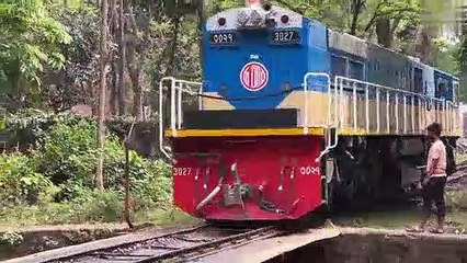 How to Rotate Rail Engine by hand pulling, watch how it done.