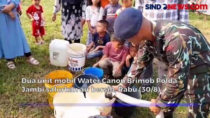 Video herunterladen: Kemarau dan Krisis Air Bersih, Brimob Polda Jambi Terjunkan 2 Water Canon