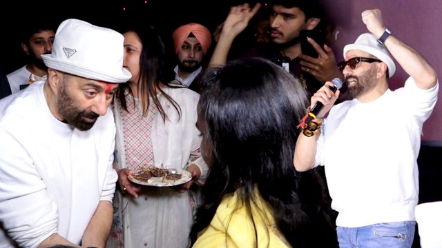 Underprivileged Kids के लिए रखी Gadar 2 का खास स्क्रीनिंग में पहुंचे Sunny Deol