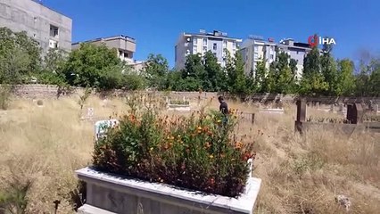 Erciş Belediyesi mezarlıkların bakım ve onarımını yaptı