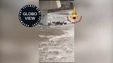 A herd of sheep was rescued from drowning by helicopter in the Strona stream (Italy) - salvataggio dei Vigili del Fuoco di ovini da rischio annegamento