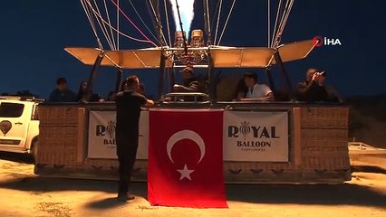 Des montgolfières ont survolé la Cappadoce pour le 30 août, Jour de la Victoire