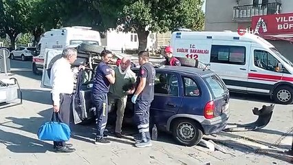 Sivas'ta Hafif Ticari Araç ile Otomobil Çarpıştı, Sürücüler Yaralandı