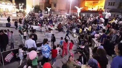 Le gouverneur de Hakkari, Ali Çelik, a rencontré des citoyens à Kent Park