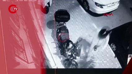 ÇEKMEKÖY'DE SANİYELER İÇERİSİNDE MOTOSİKLET HIRSIZLIĞI KAMERADA