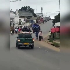Gabon'da halk askeri darbeyi kutluyor
