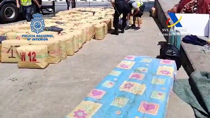 Interceptada al sur de las Islas Canarias una embarcación cargada con más de seis toneladas de hachís