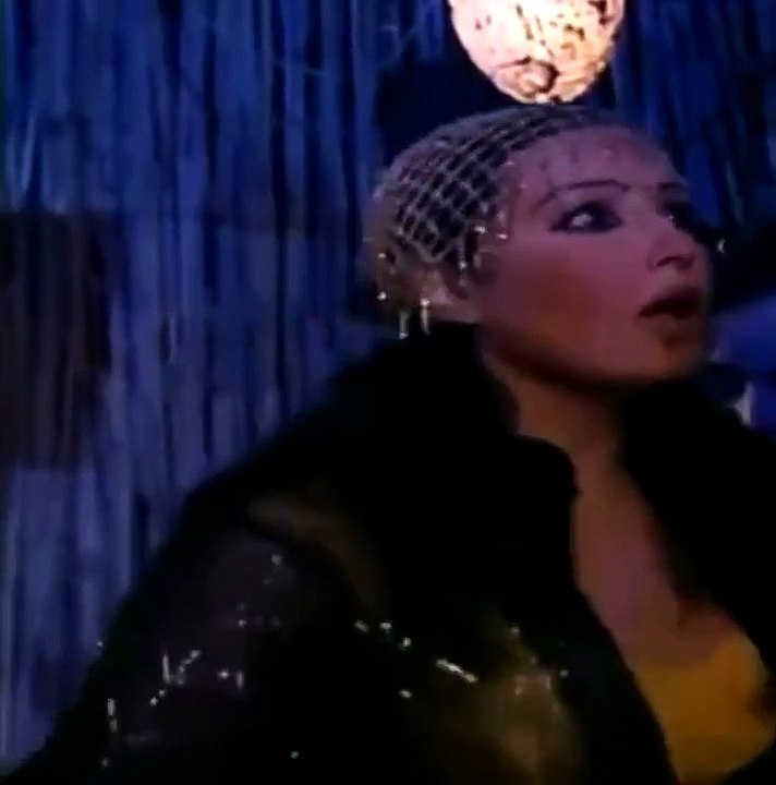 سمية الخشاب تسخر من طلاق أحمد سعد وعلياء بسيوني وتحذف التغريدة