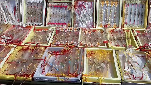 Kishangarh - बाजार में रौनक, बहनों ने की राखियों की खरीदारी