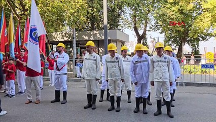 Zonguldak'ta Maden İşçileri Zafer Bayramı Geçit Törenine Katıldı
