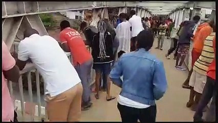 جموع في الغابون تهتف للجيش بعد إعلان "إنهاء النظام القائم"