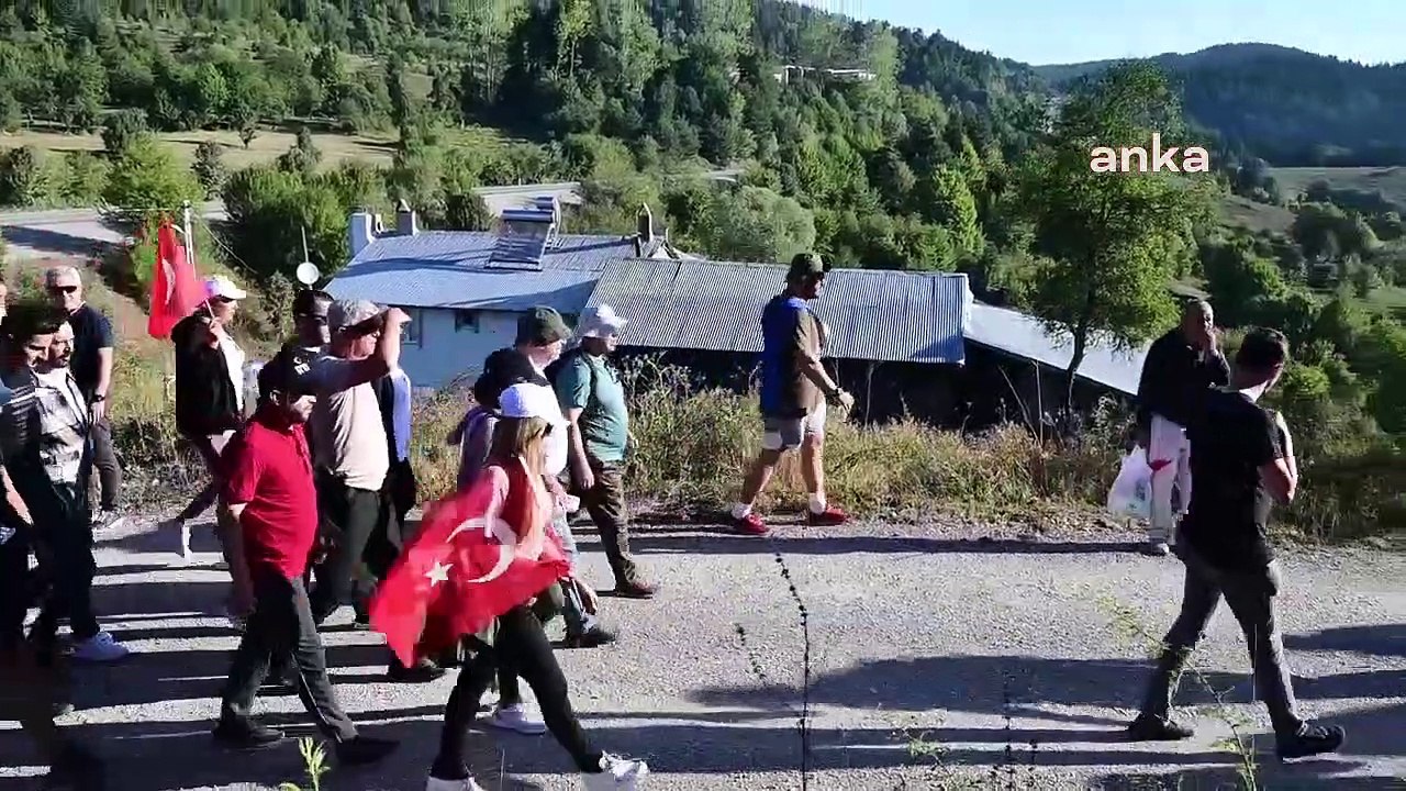 Message du 30 août pour le Jour de la Victoire d'Ümit Özdağ : ＂La victoire a été remportée, pas Recep Tayyip, le commandant en chef Atatürk et les forces armées turques＂