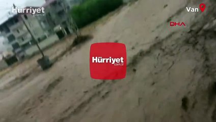 Van'da sağanak sele neden oldu, evleri su bastı