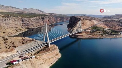Depremin yıkamadığı köprüden yüzbinlerce araç geçti