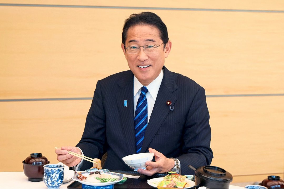 Japanischer Regierungschef isst demonstrativ Sushi aus Fukushima