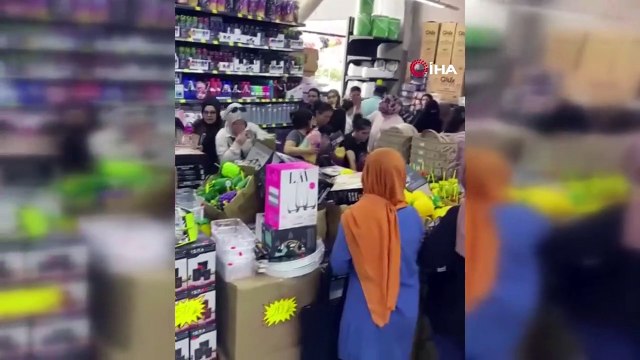 Rush au magasin pour des produits à prix réduit