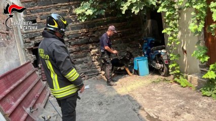 Télécharger la video: Armi e droga scovate dai carabinieri a Catania