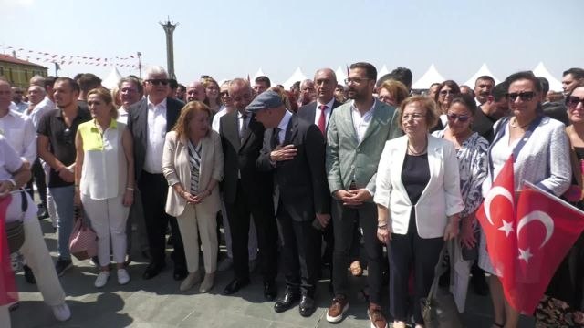CHP İzmir İl Başkanlığı'ndan 30 Ağustos Kutlaması... Soyer: Bizim Lügatımızda Pes Etmek, Kaçıp Gitmek Yok. Bizim İçin Bir Başka Vatan Yok