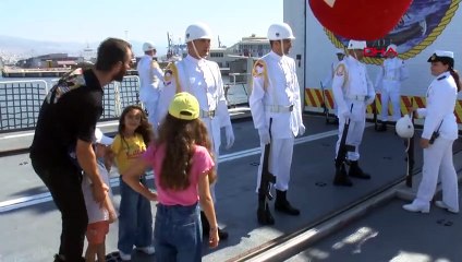 Descargar video: İzmir'de Sahil Güvenlik Komutanlığı Arama Kurtarma Gemisi TCSG Umut Halkın Ziyaretine Açıldı