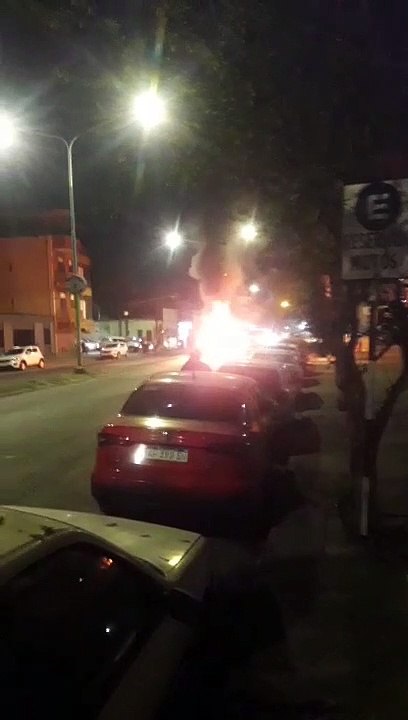 Se incendió un taxi en Roca al 300 parte 2